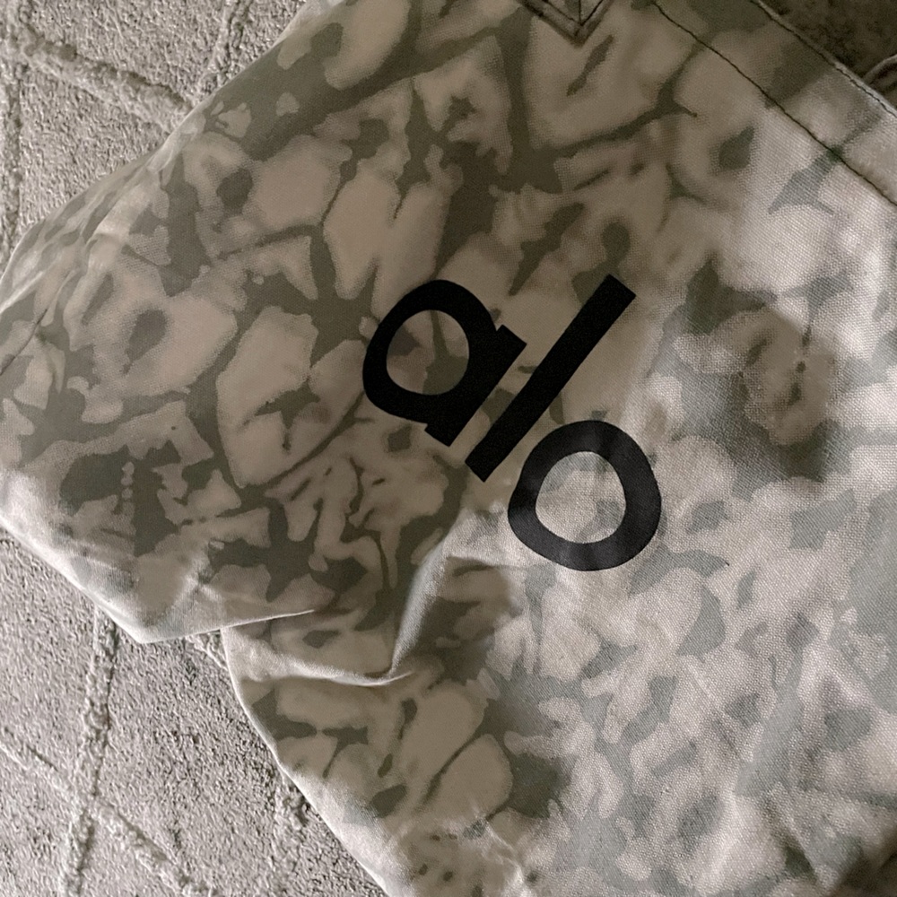 Alo on the go gym bag 🩶🖤 #AUTHENTIC 💯⚡️